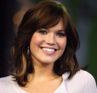 funky-mandy-moore-short-hairstyles-sensual-wavy-hair
